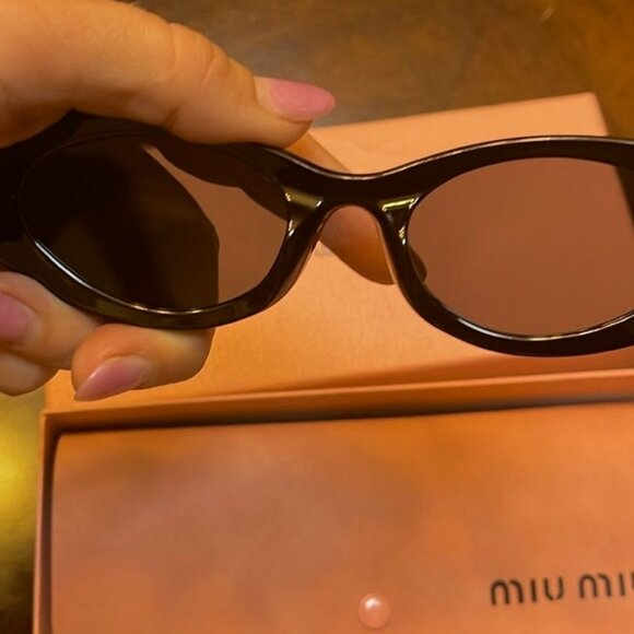 Miu Miu Black Retro-Inspired Sunglasses - Picture 3 of 6